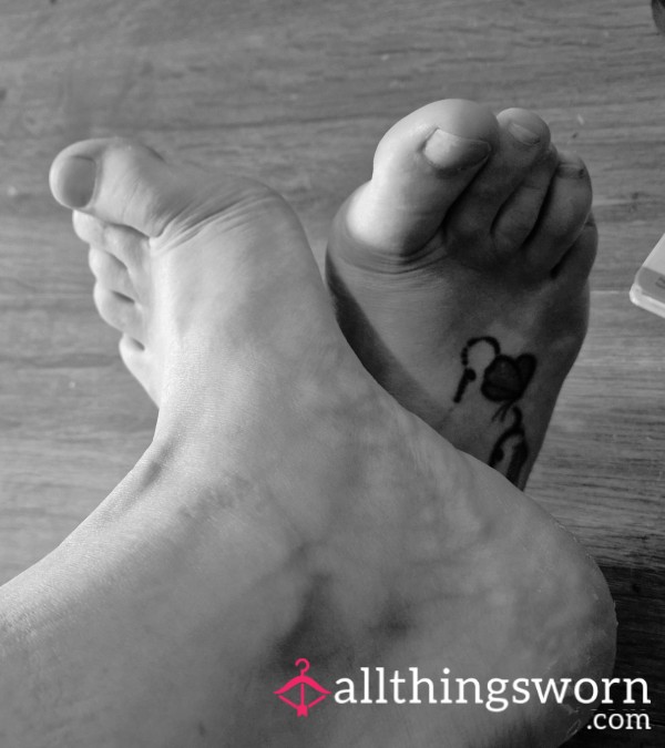 Flirtatious Feet Ready For A Photo Shoot Request