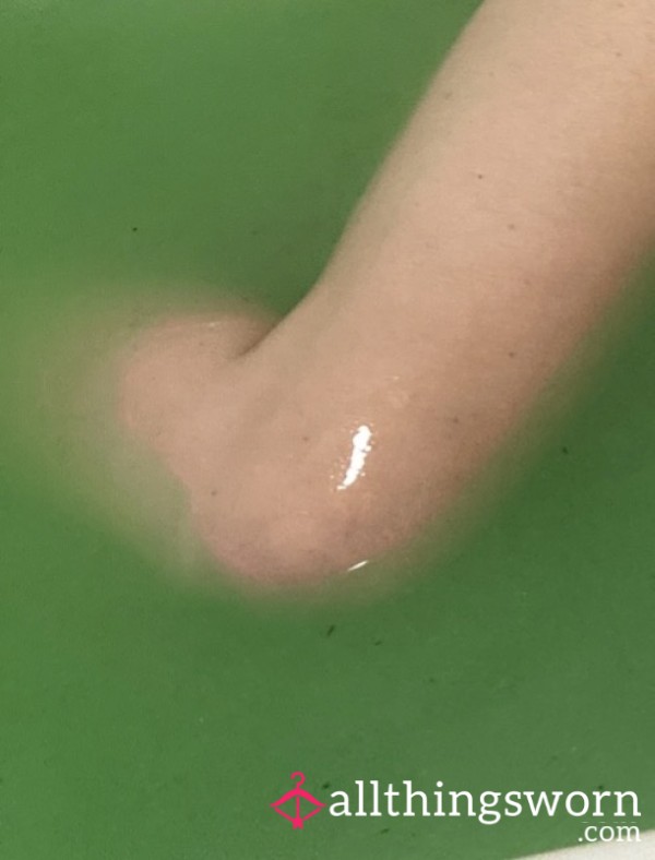 Floating B**bs In Bathbomb Water 💧