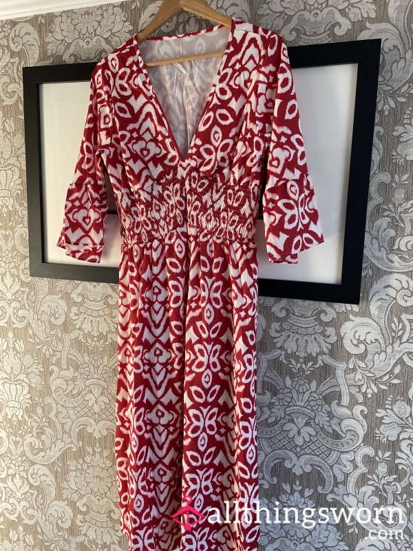 Floaty And Feminine Dress 3/4 Length Sleeves.