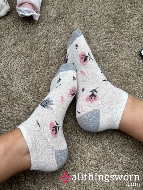 Flor*l Design White Socks