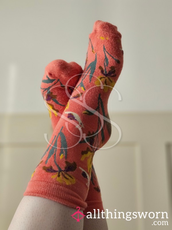 “Flor*l Fantasy” – Red/Orange Flor*l Socks
