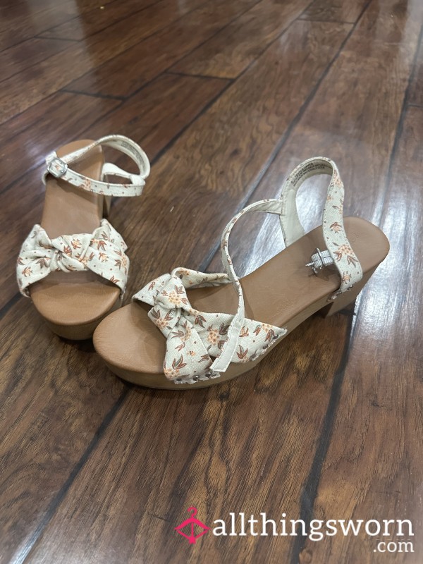 Flor*l Sandals
