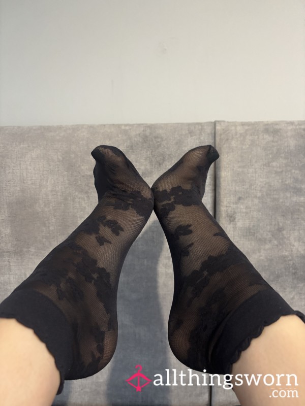 Flower Patterned Sheer Socks