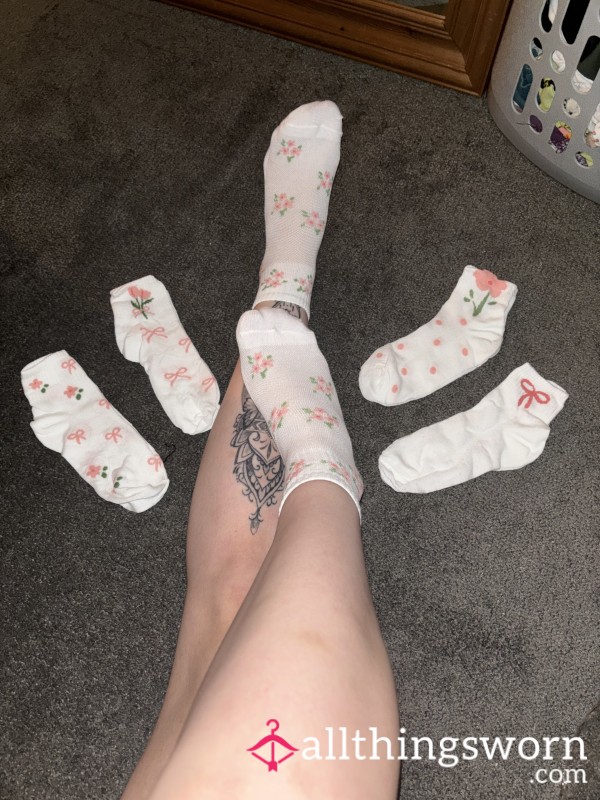 Flower And Bow Socks 🌷