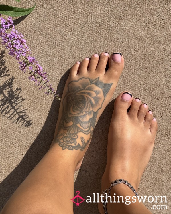Flowers And Feet🌸