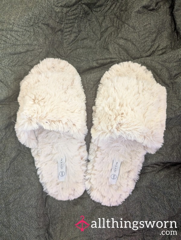 Fluffy Cream Bed Slipers