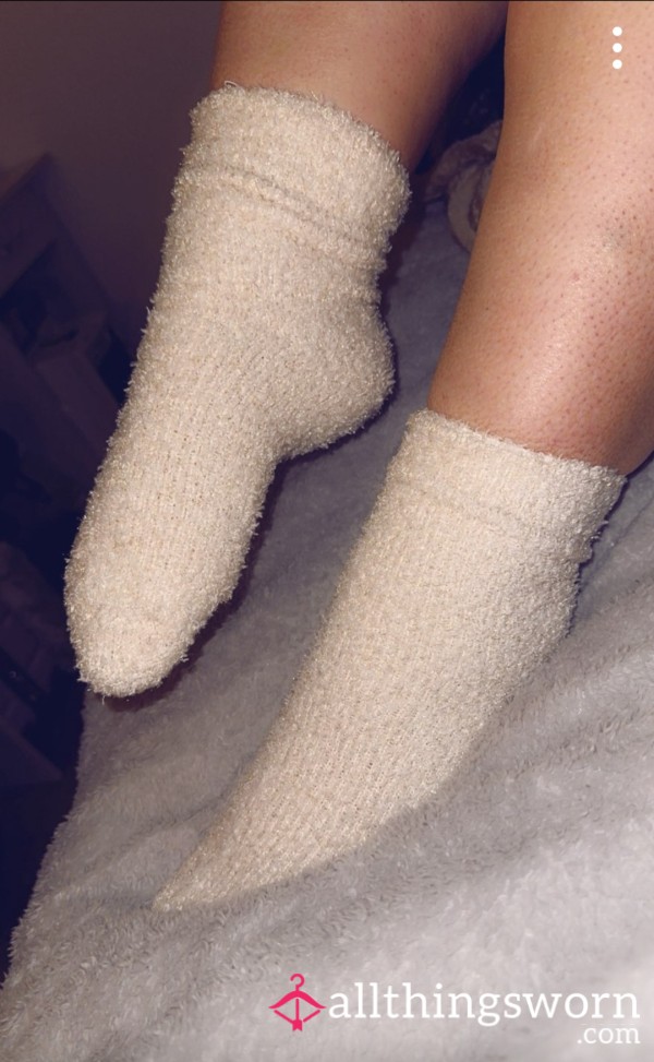 💕🧦Fluffy Cream Socks🧦💕