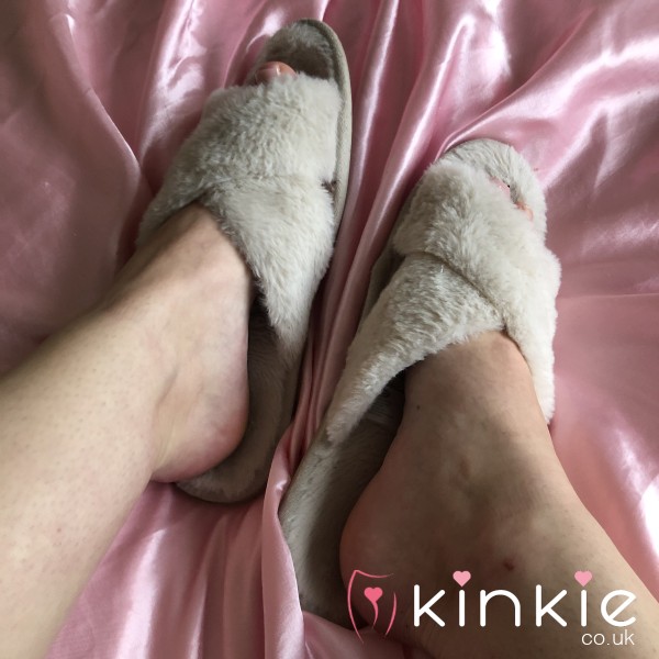 Fluffy Cross Strap Slippers 🤍