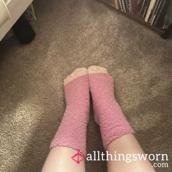 🧦 Fluffy Pink Socks - My Favourite Winter Addition ❄️