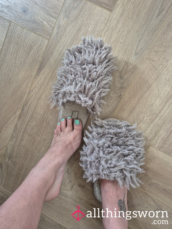 Fluffy Slippers 👣