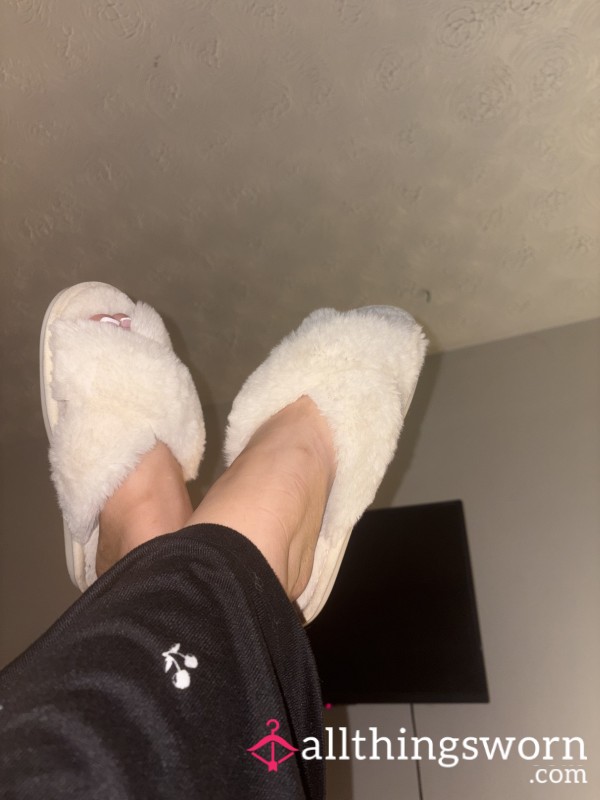 Fluffy Slippers👣