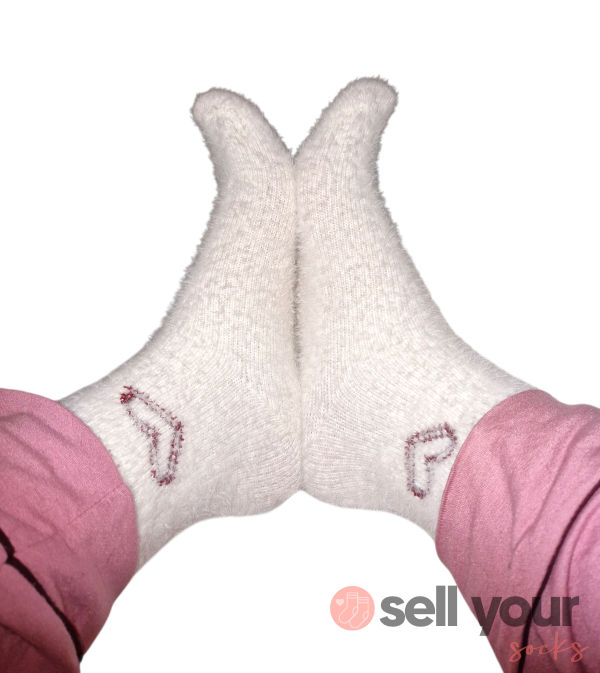 Fluffy Socks 🤍