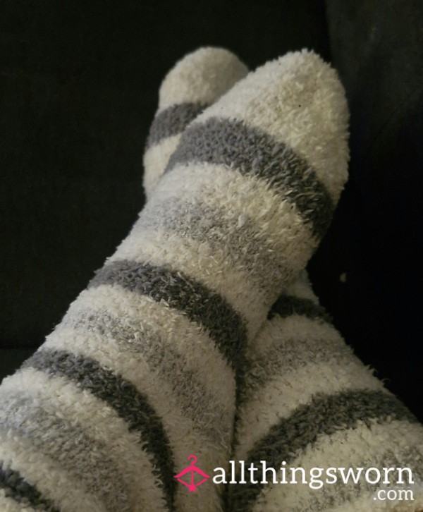 Fluffy Socks, Beautifully Worn On Pretty Feet 😘