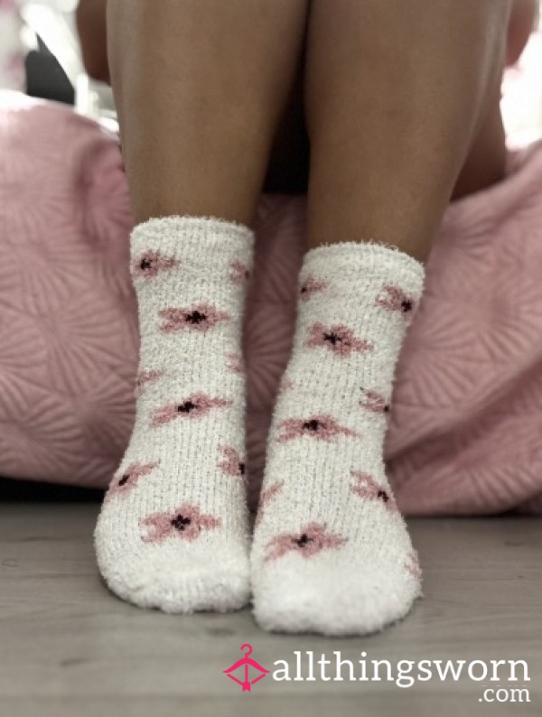 Fluffy Socks(white With Pink Flowers)