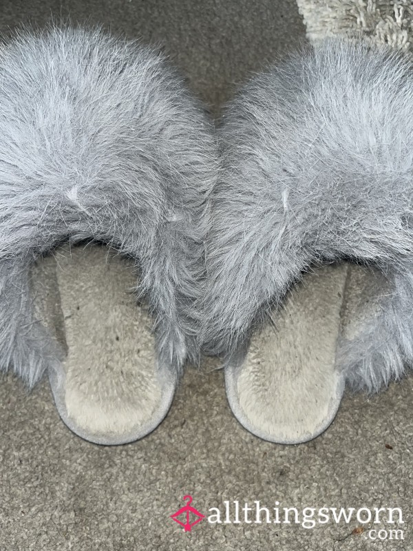 Fluffy STINKING Slippers 👀👣
