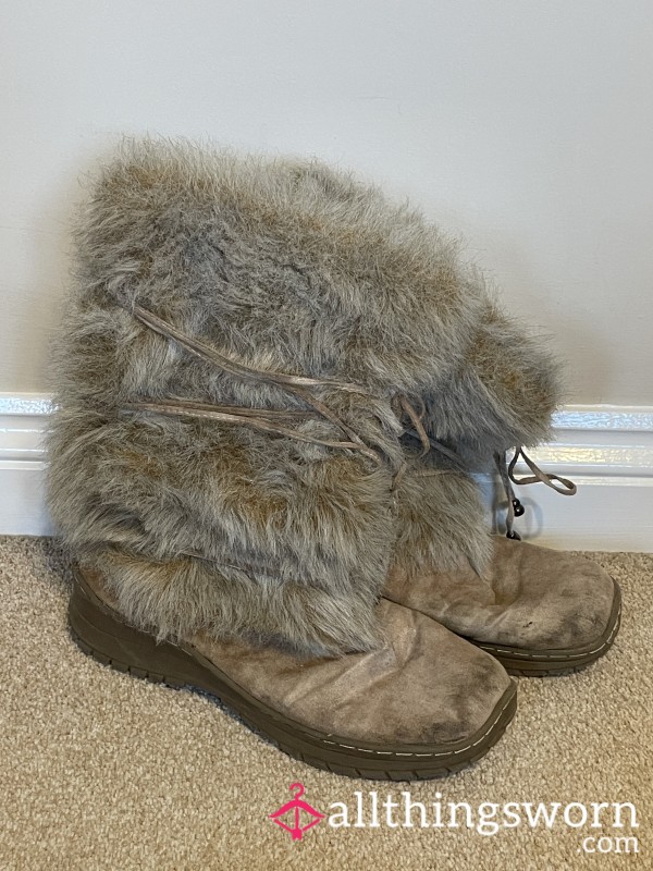 Fluffy Suede Beige Boots - Very Old