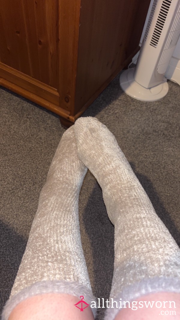 White Fluffy Socks🤍