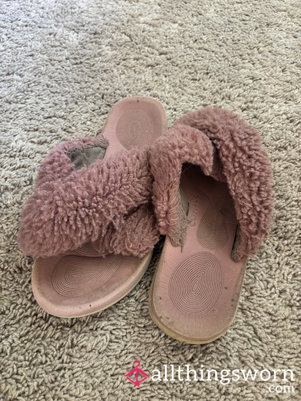 Foam Pink Slippers With Fuzzy Trim