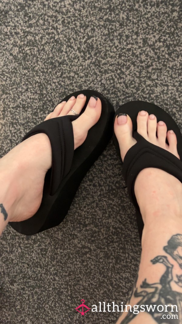 Foam Wedged Flip Flops 🖤