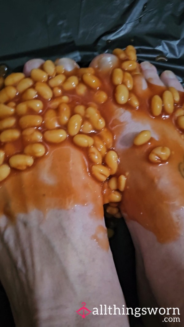 Food Crushing ASMR: Baked Beans & My Bare Feet 👣 🫘