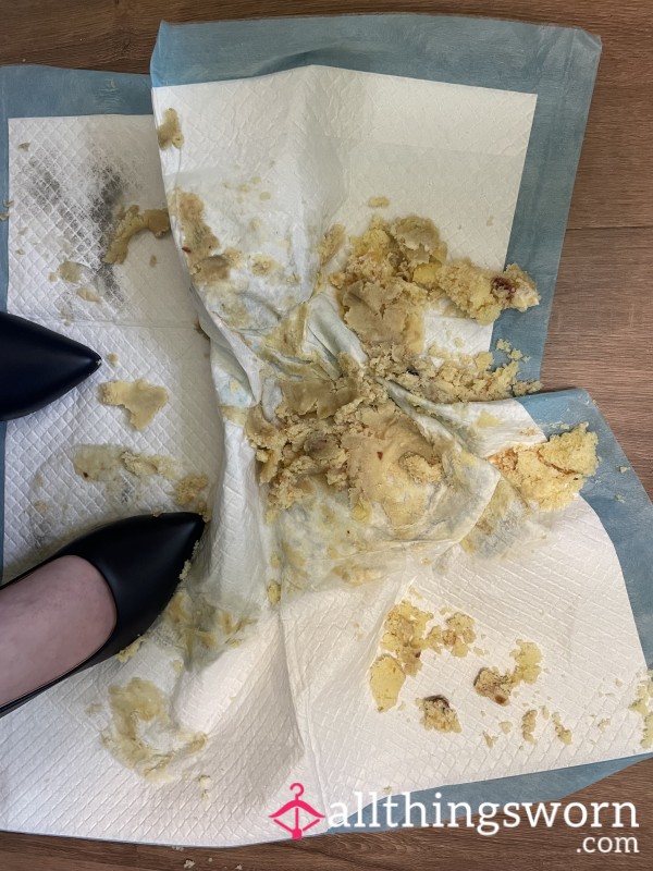 Food Crushing: BBW In Navy Blue Leather Heels Vs. Pineapple Upside Down Cake