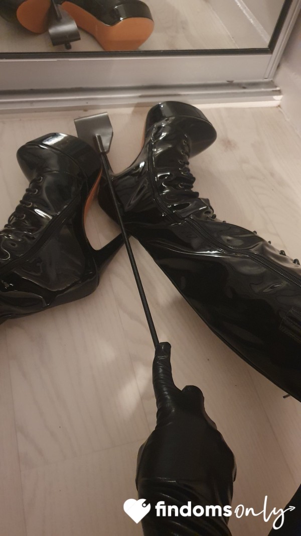 Foot Crushing Content