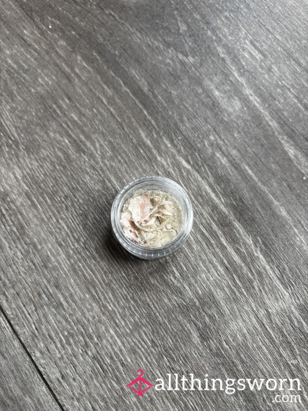Foot Dust & Nail Clipping