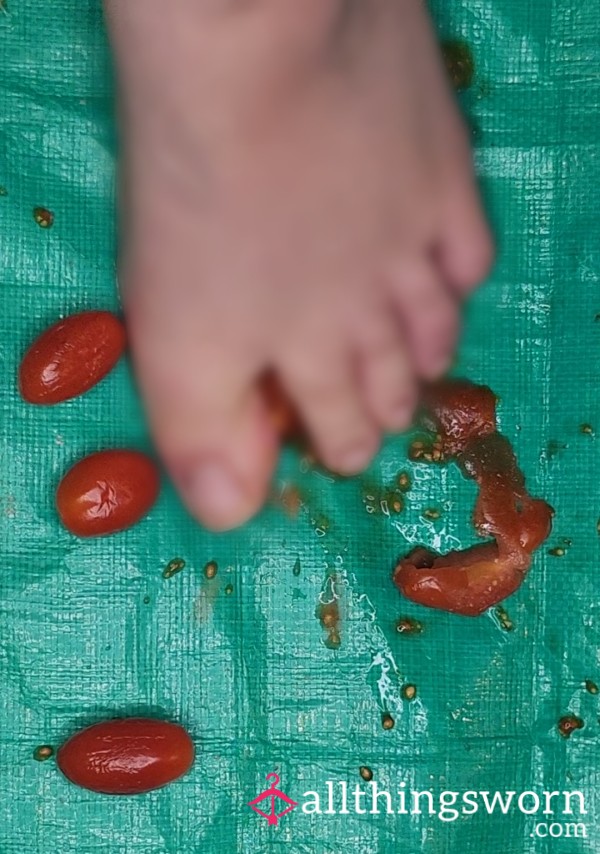🍅Foot Food Play - Tomato Popping 🍅🦶