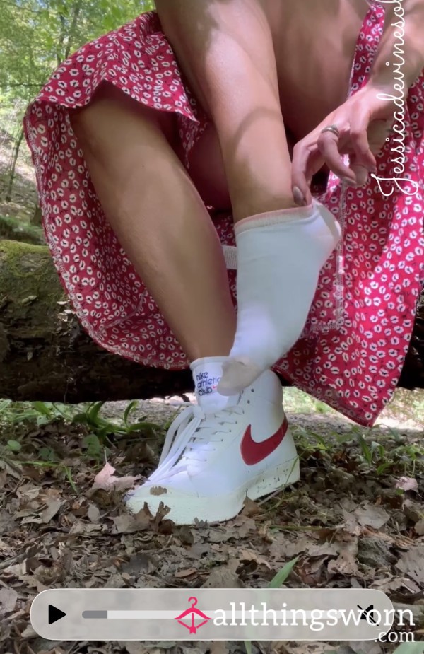 Foot Goddess Jessica - Outdoor Foot Tease