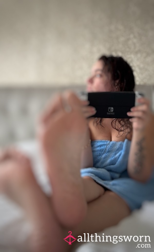 Foot Ignore In My Towel While I Play On My Switch
