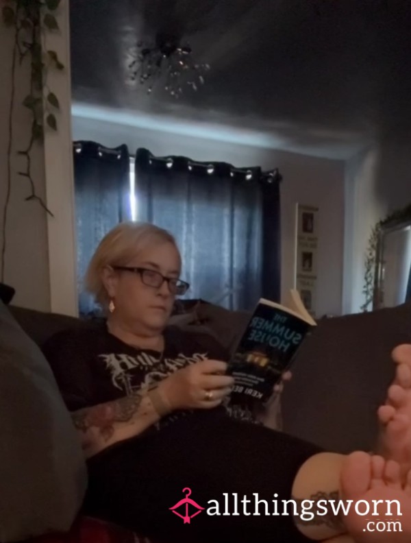 Foot Ignore Video , Just Watch My Feet As I Read