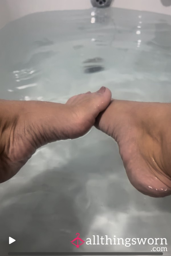 Foot Ignore Video On The Bath