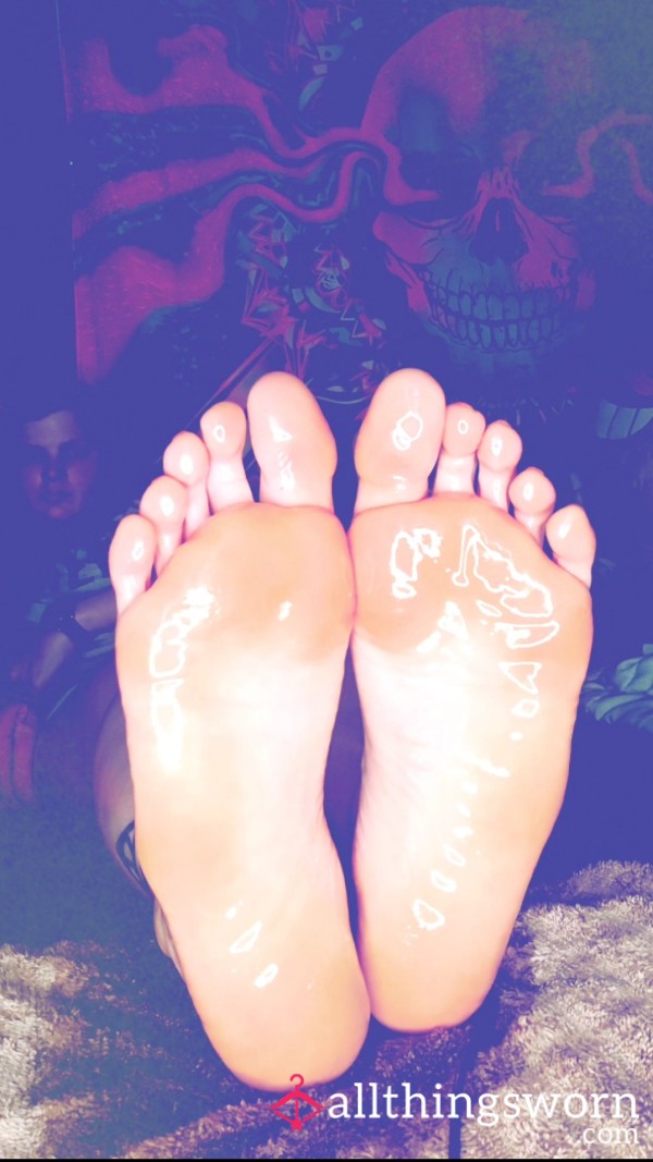Foot Job- Imagine Its Your C*ck Between My Soles 😈😈