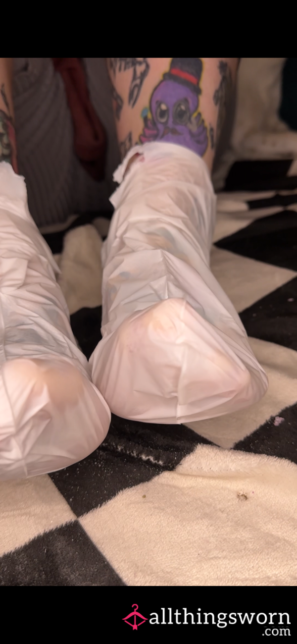 Foot Pampering With Scraping, Foot Pack And Ma**age