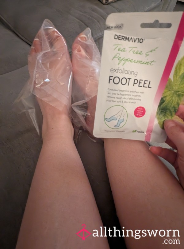 Foot P**ling Mask