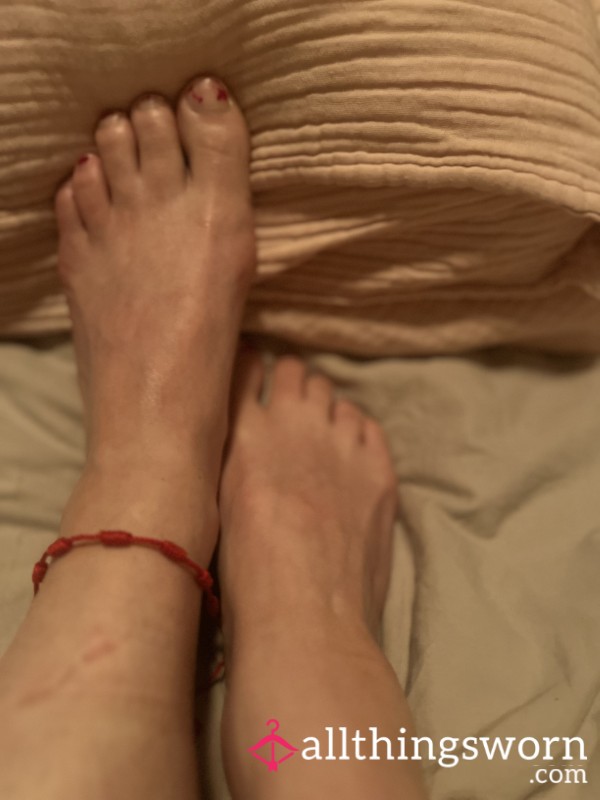 Foot Photo Set – Toes, Soles & Close-ups (10 Pics)