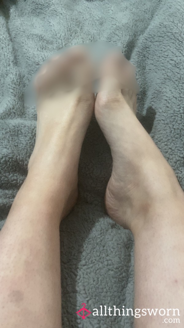 Foot Pictures🦶socks And No Socks⭐️