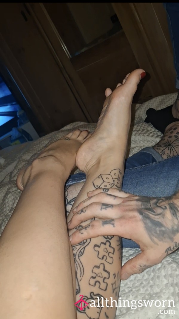 Foot Simps 😈👣 Foot Ignore Video As My Feet Get Ma**aged 👣😈