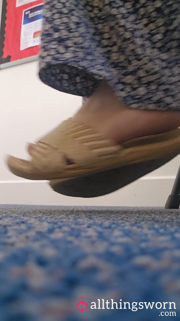 Foot Swing And Sandle Dangle In The Doctors Waiting Room😚