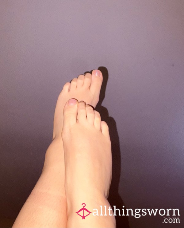 Foot Worship For 5 Minutes