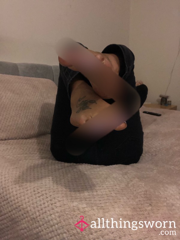 Black Jeans And My Pretty Feet