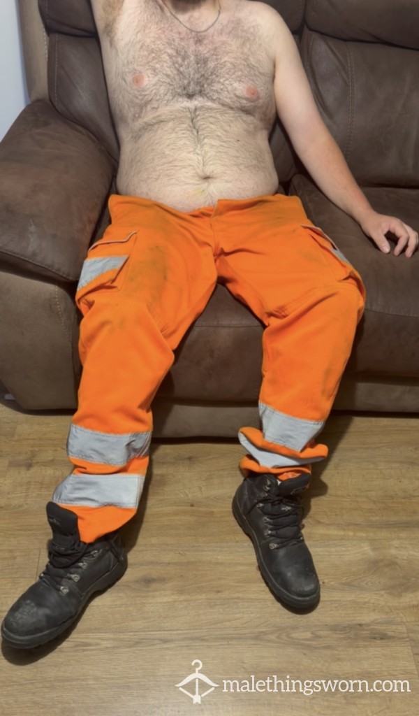 Foot Worship – Topless, Work Trousers & Work Boots