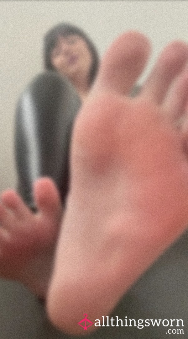 FOOT WORSHIP//My Foot Slave