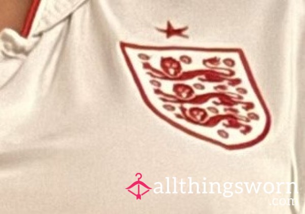 3 Photos Football Top (England) And Black Panties