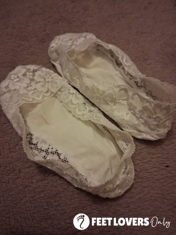 Used Cotton Footlets With Lace Detail – Soft & Beautifully Worn
