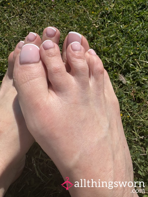 For All You Foot F**kers Out There I Love To Pose And Play With Mine