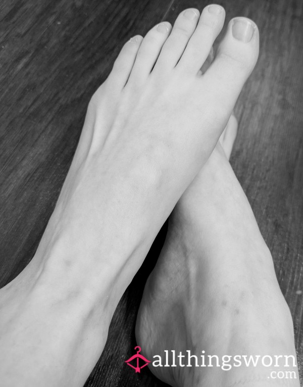 Four Pics Of Feet Close Up With A Hint Of Red Undies And Thighs