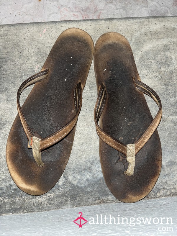 Free Shipping! Used Leather Flip Flops Size 8 Women