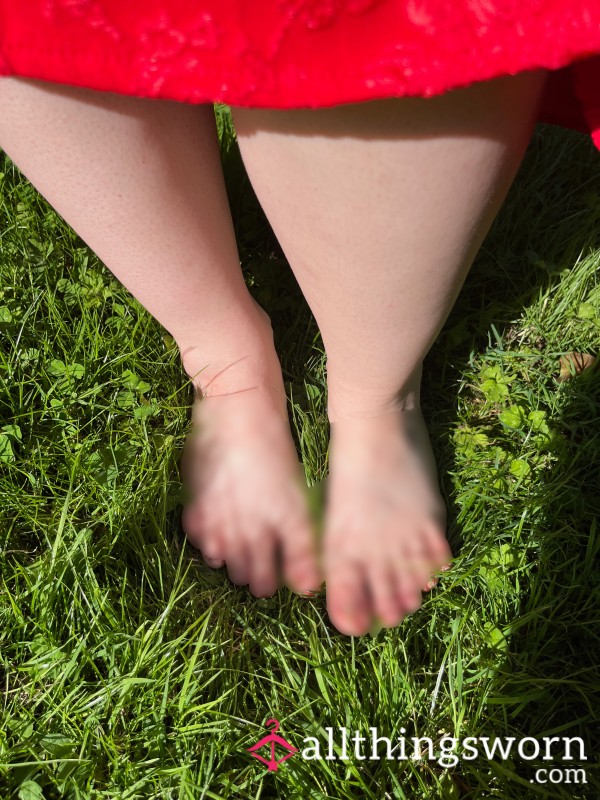 🌿 French Feet In The Garden — Soft & Natural Photo Pack 🌸
