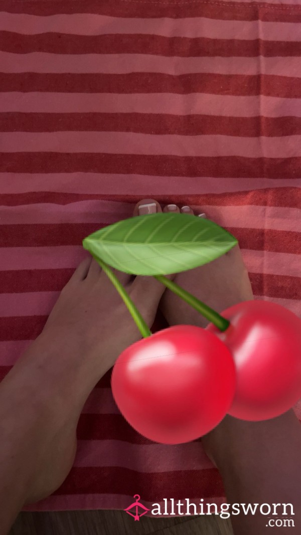 French Tip Toes🤍🍒